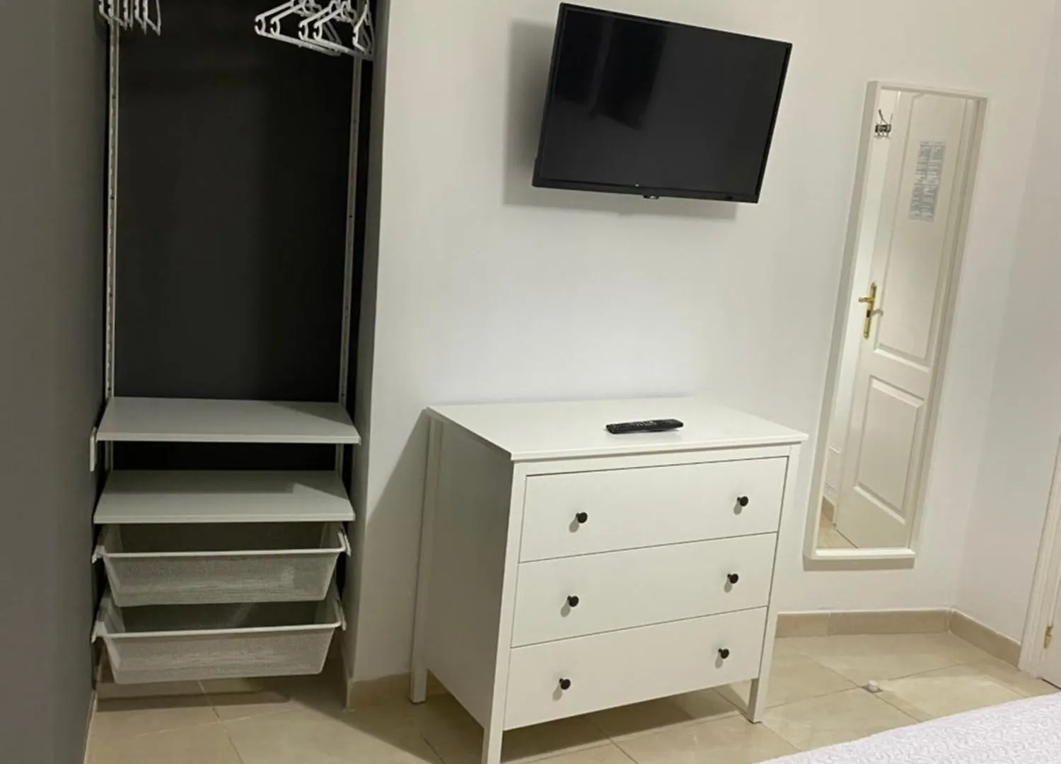 Homestay Deluxe Room In Apartment Shared In Los Cristianos Playa Habitacionstanza Air-Conditioned Arona
