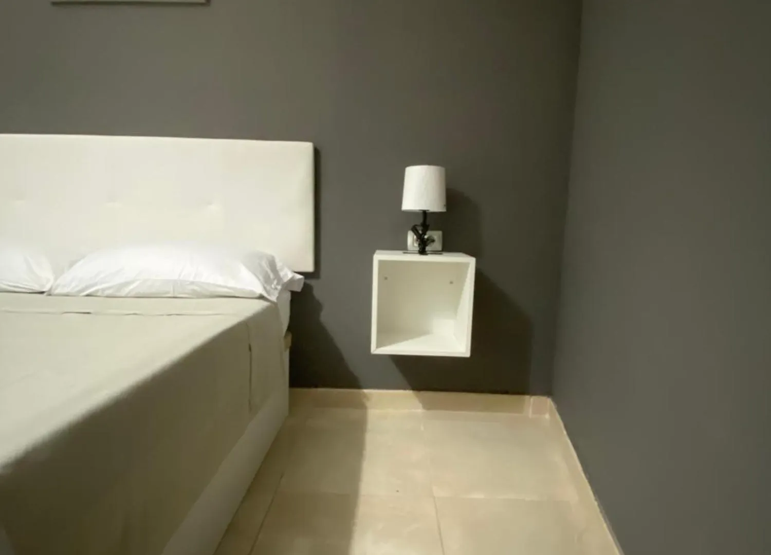Homestay Deluxe Room In Apartment Shared In Los Cristianos Playa Habitacionstanza Air-Conditioned Arona  Spain